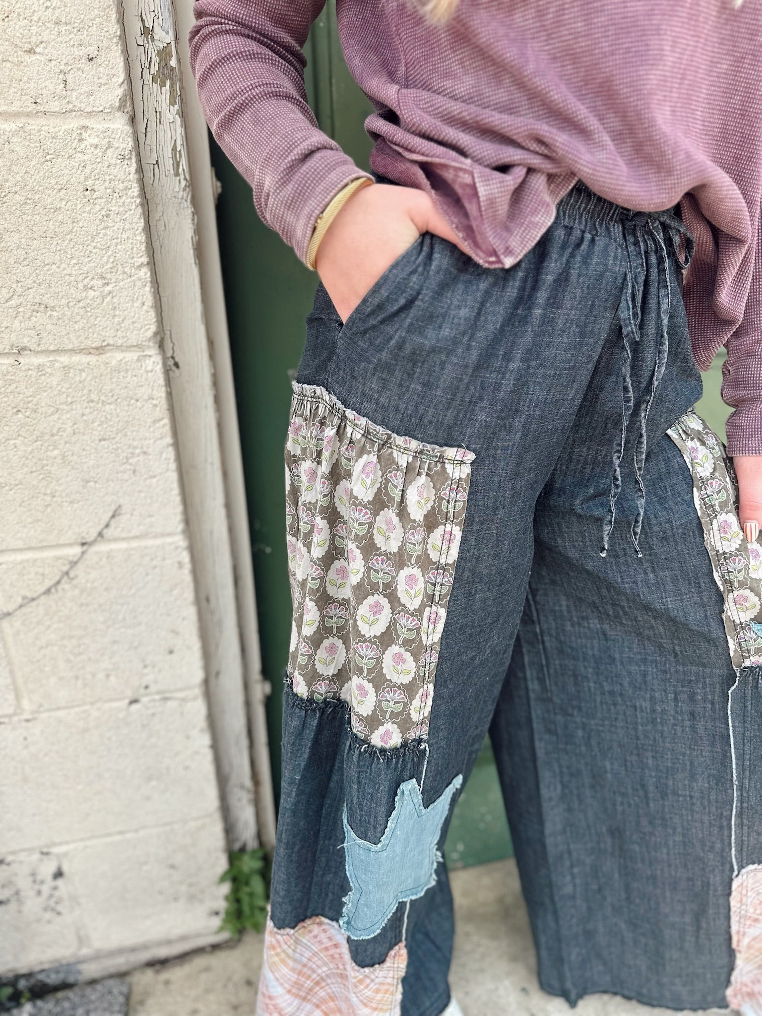 Stay Golden I Black Denim