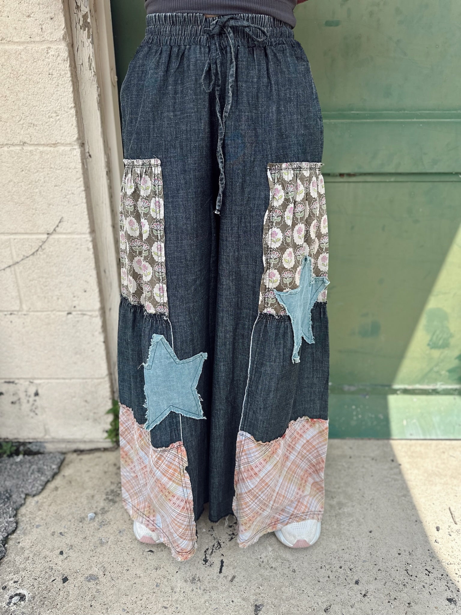 Stay Golden I Black Denim